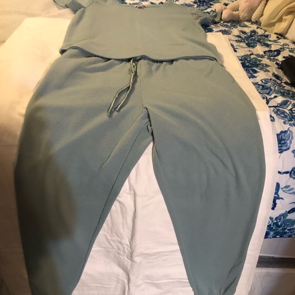 Victoria Secrets 2 Piece Lounge Set Pullover Top Draw String Pants EUC - Picture 4 of 8